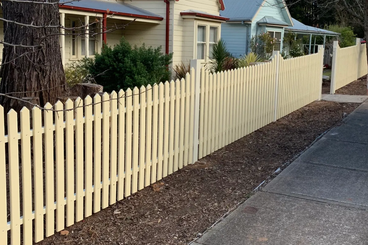 Heritage cream timber picket footpath fence